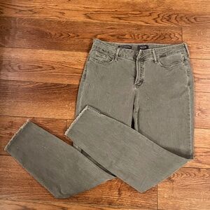 NYDJ slimming light green skinny ankle jeans size 10